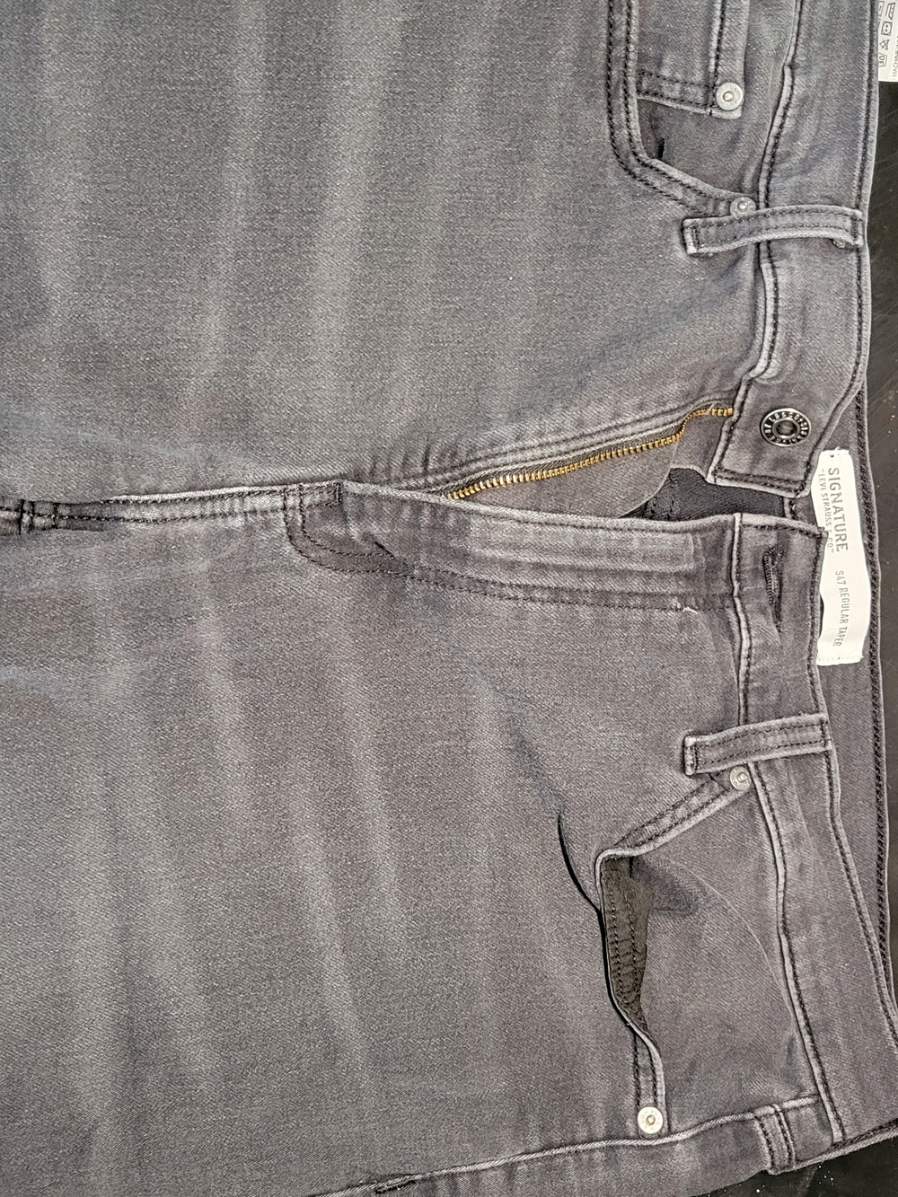 Signature by Levi Strauss Men's Slate Gray Slim Straight Jeans